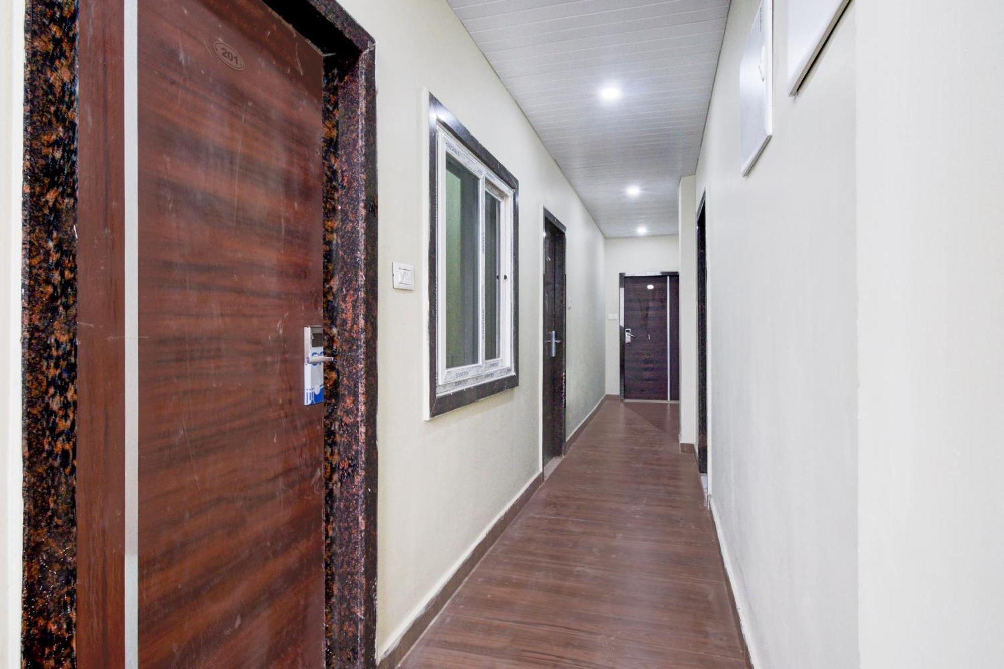 Super Collection O Srisailam Highway Hotel Shamshabad Buitenkant foto